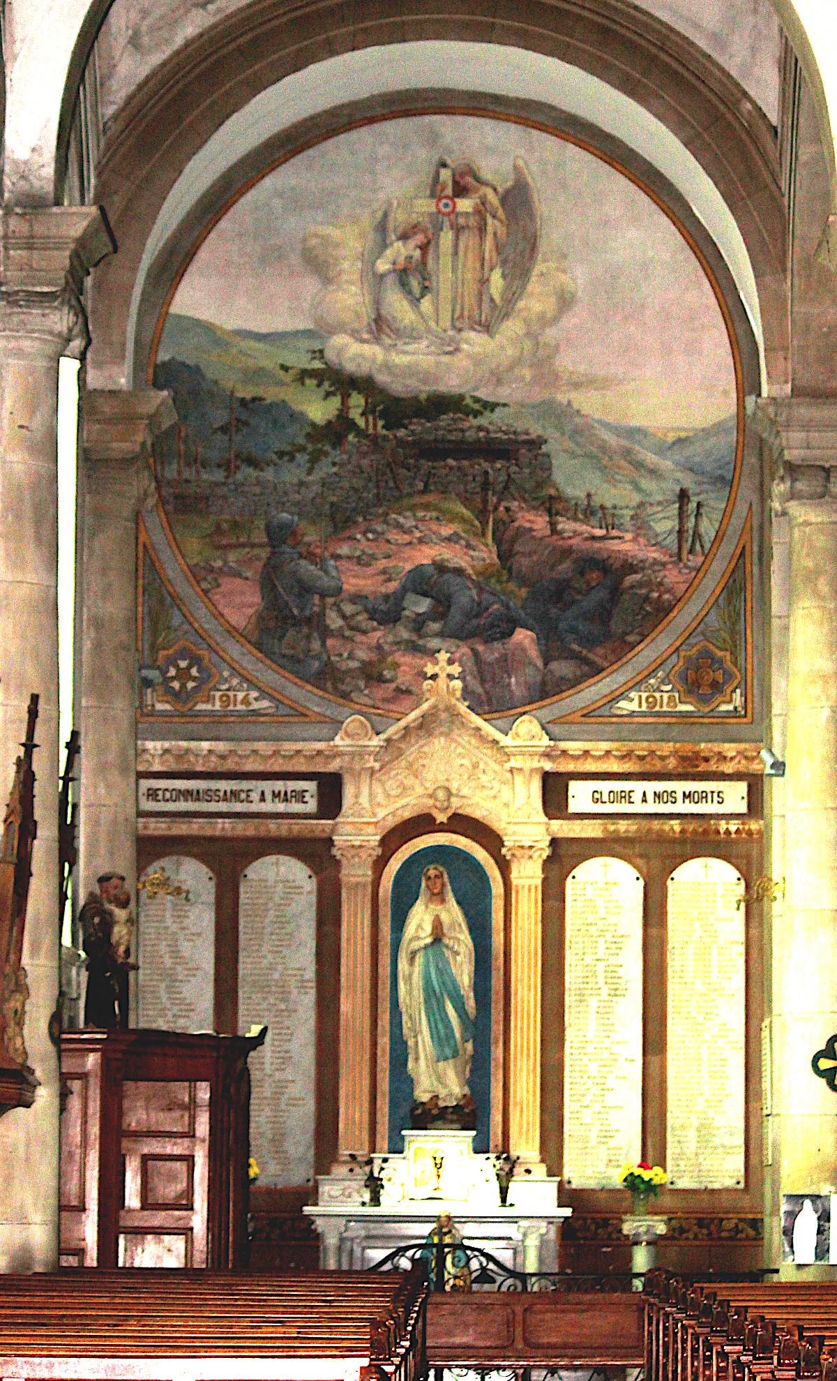 2014 - Fond du collatéral sud, l'autel de la Reconnaissance à la Vierge et sa grande toile marouflée (restauration de l'ensemble financée par La Costelle en 2014).