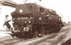 Une locomotive à vapeur 141 TB manoeuvrant en gare de Fraize.