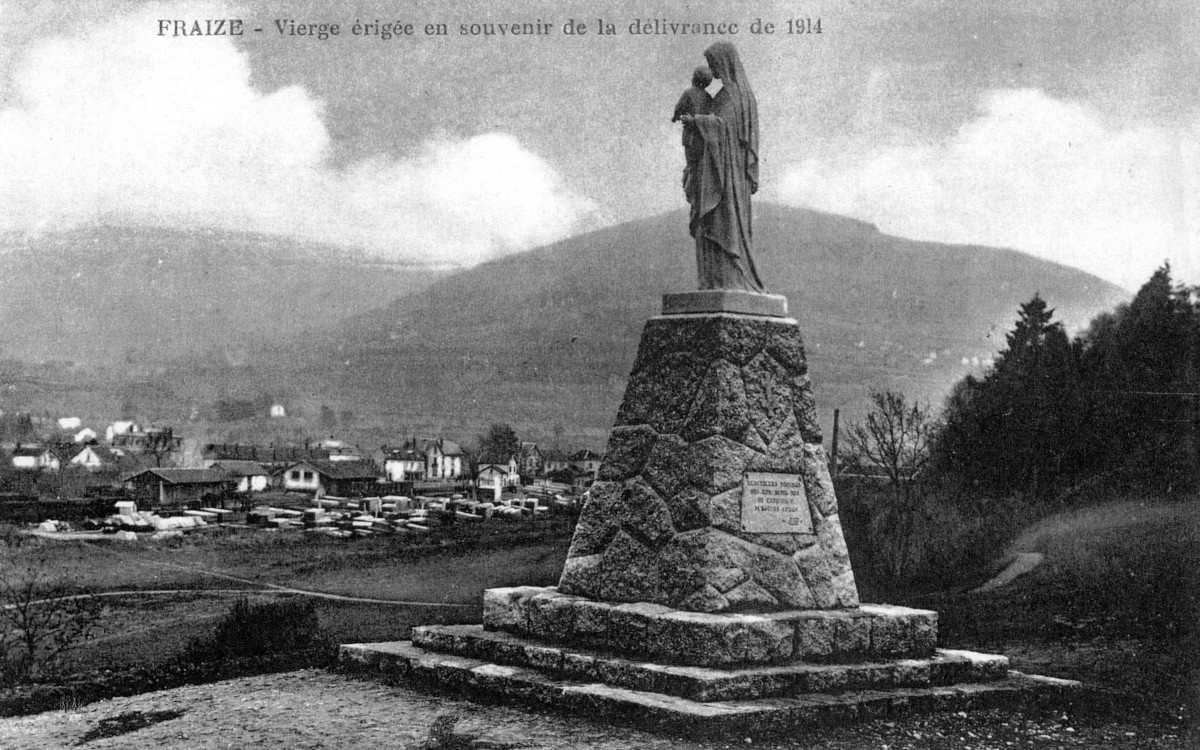 La statue de la Vierge ��rig��e �� la Plaine de la Forge, regardant Fraize o�� les allemands ne purent descendre.