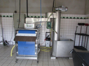 La machine de lavage des pommes, pulpage et pressoir à bande (depuis 2015).