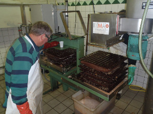 La machine de lavage des pommes, pulpage et pressoir à paquets (avant 2015).
