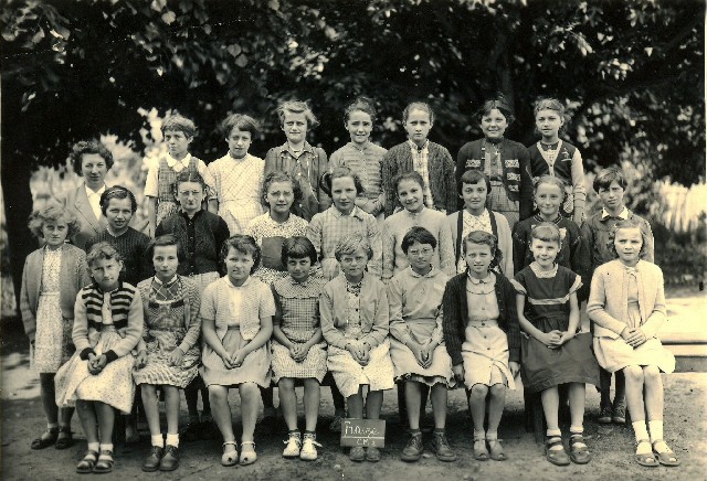 Classe Primaire filles CM2 1955-56