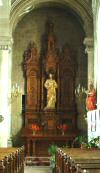 L'autel latéral droit dédié au Sacré-Coeur. la statue visible sur la droite est celle de Saint-Blaise.