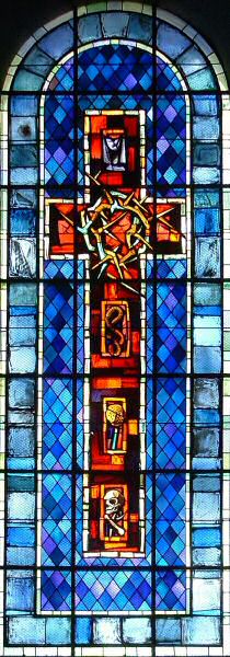 Croix, couronne d'��pines et instruments de la passion��: corde, ��ponge, t��te de mort