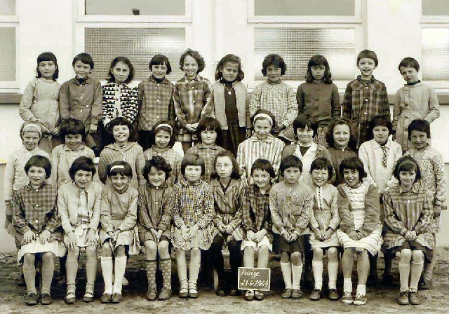 Classe Primaire filles 1963-64