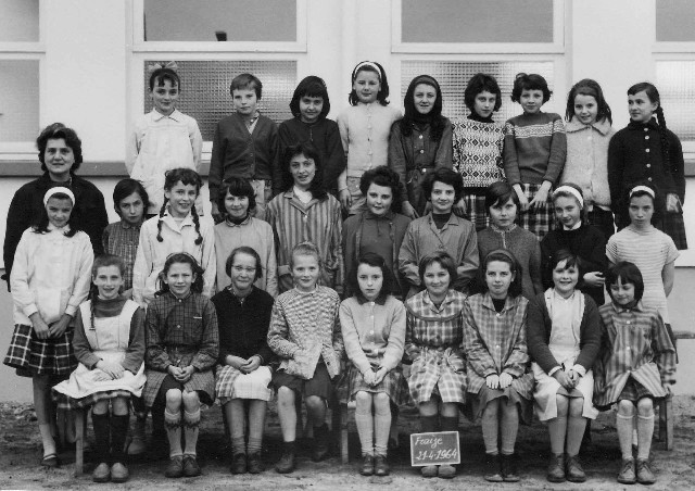 Classe Primaire filles CM2 1963-64