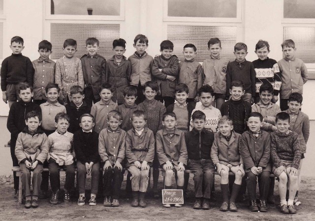 Classe Primaire garçons CE2 1963-64